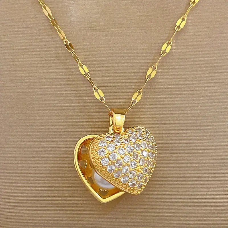 Heart Pearl Shell Zirconia Pendant Necklace